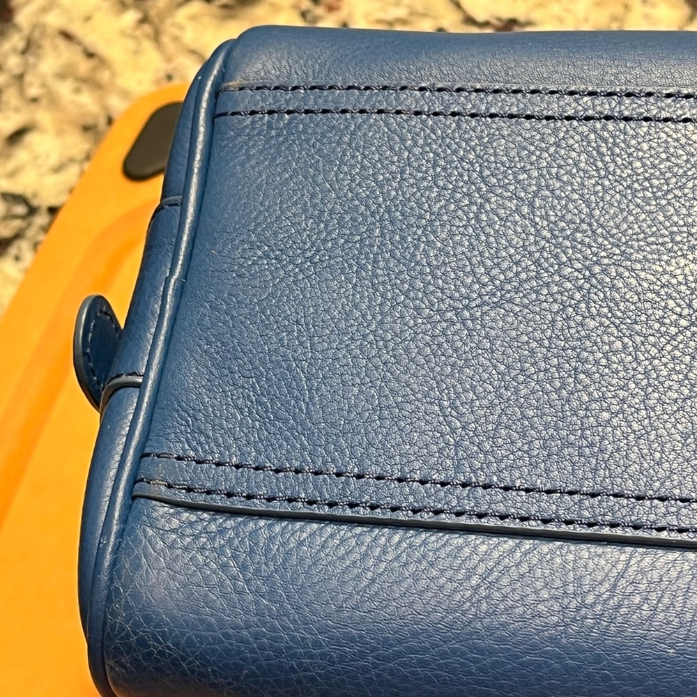 Coach blue leather toiletry bag - Picture 6 of 16